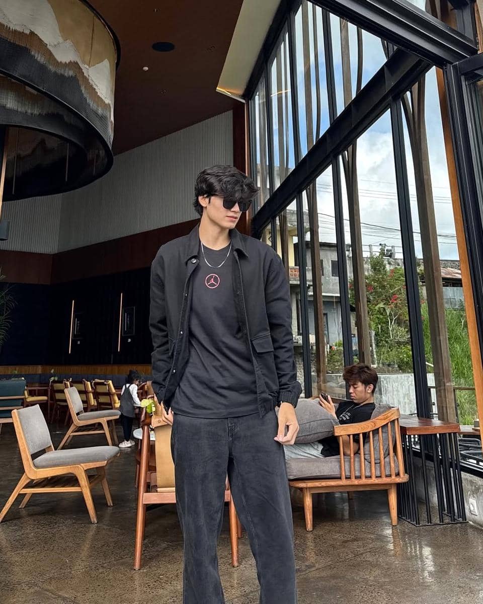 Potret Oliver Roberts dari unggahan akun Instagram @oliverroberts08, dengan wajah terlihat jelas di kamera.