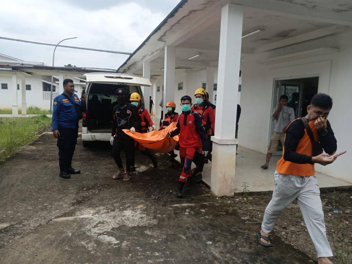 Penemuan jasad balita yang tenggelem di Sungai Lematang Muara Enim oleh tim SAR Gabungan
