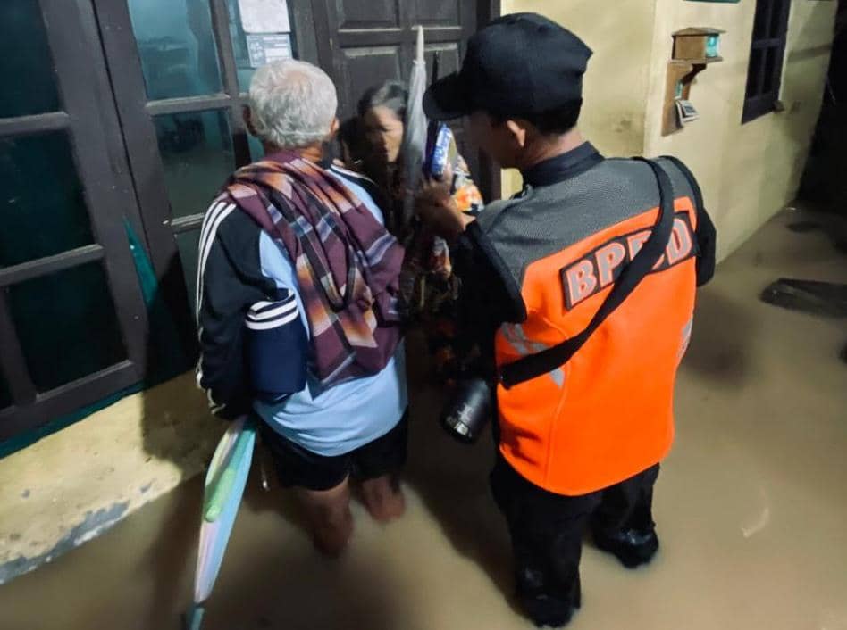 bpbd semarang, banjir, evakuasi warga, mangkang, wonosari