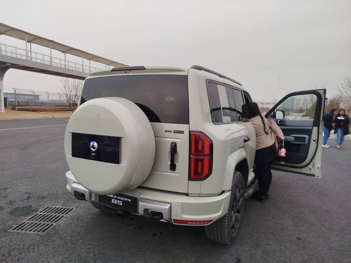 BYD Beri Sinyal Denza B5 Masuk Pasar Indonesia