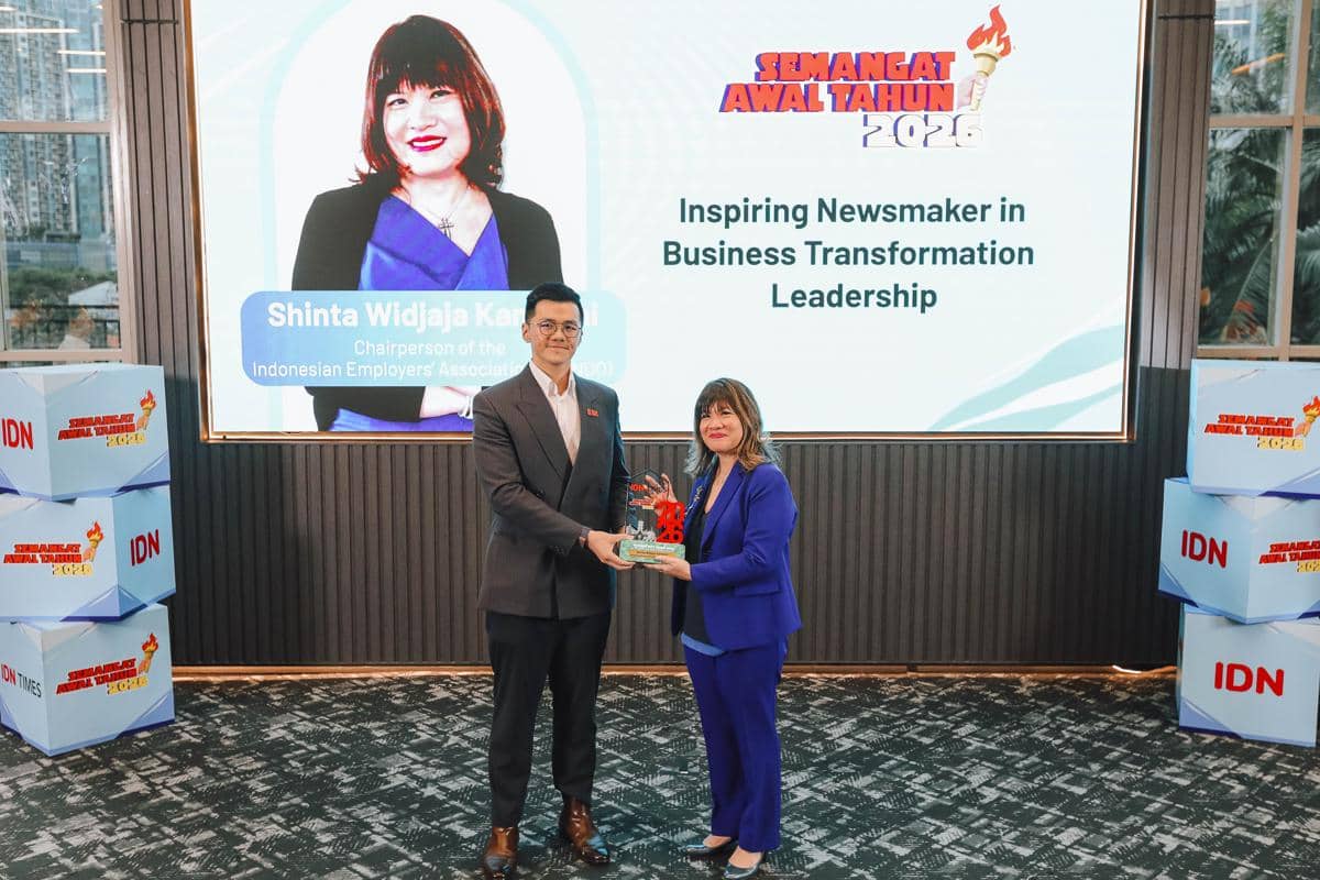 Chairperson of the Indonesian Employers’ Association (APINDO) Shinta Widjaja Kamdani dalam penghargaan Inspiring Newsmaker 2025 pada acara SAT 2026. (IDN Times/Herka Yanis)