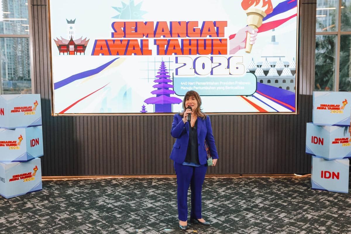 Chairperson of the Indonesian Employers’ Association (APINDO) Shinta Widjaja Kamdani dalam penghargaan Inspiring Newsmaker 2025 pada acara SAT 2026. (IDN Times/Herka Yanis)