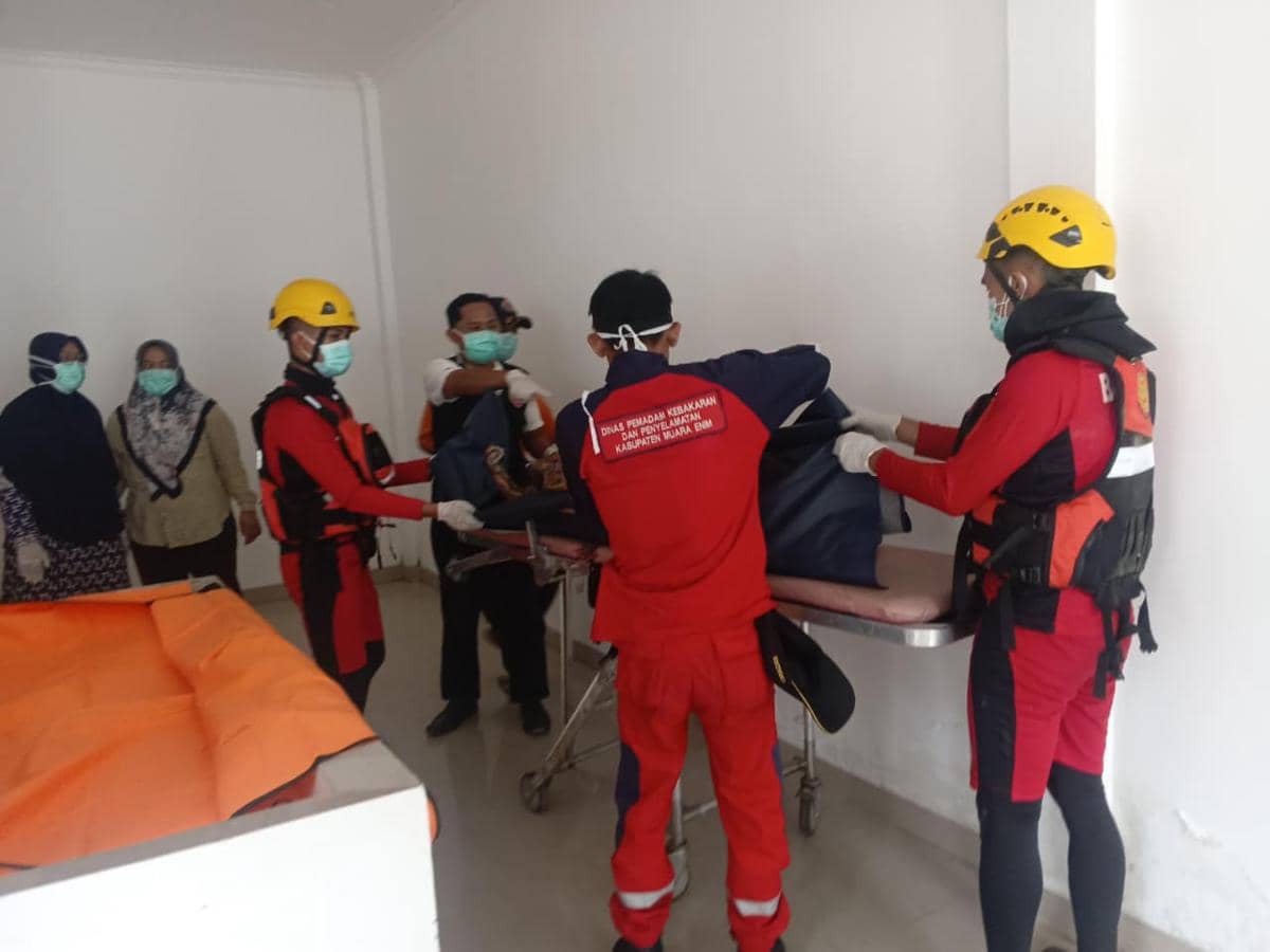 Penemuan jasad balita yang tenggelem di Sungai Lematang Muara Enim oleh tim SAR Gabungan