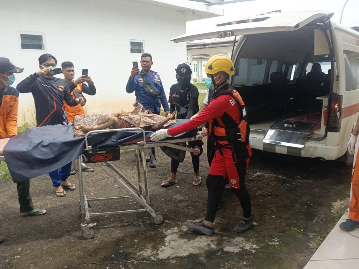 Penemuan jasad balita yang tenggelem di Sungai Lematang Muara Enim oleh tim SAR Gabungan