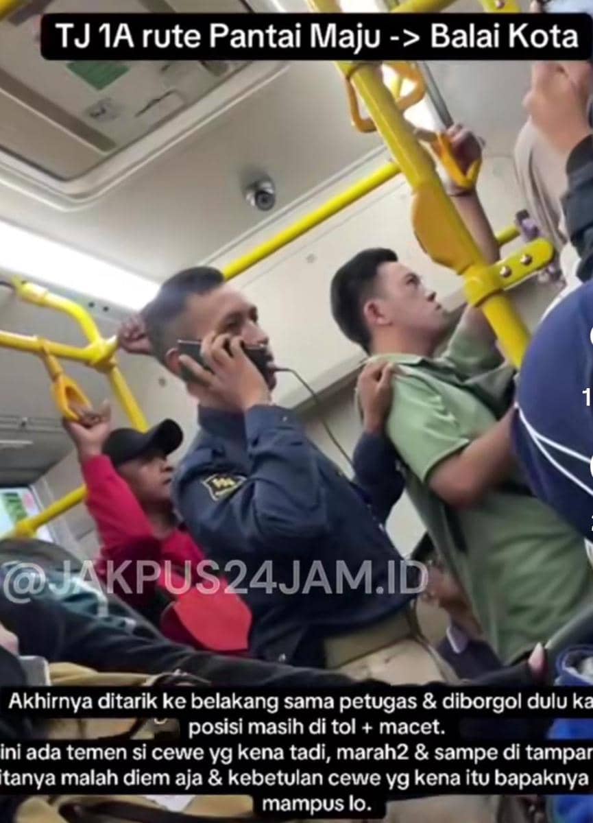 Penumpang Transjakarta diduga mesum dalam bis/ dok@JAKPUS24JAM.ID  