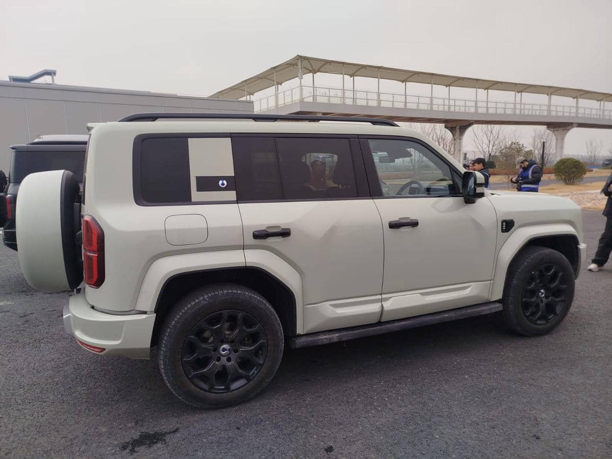 BYD Beri Sinyal Denza B5 Masuk Pasar Indonesia