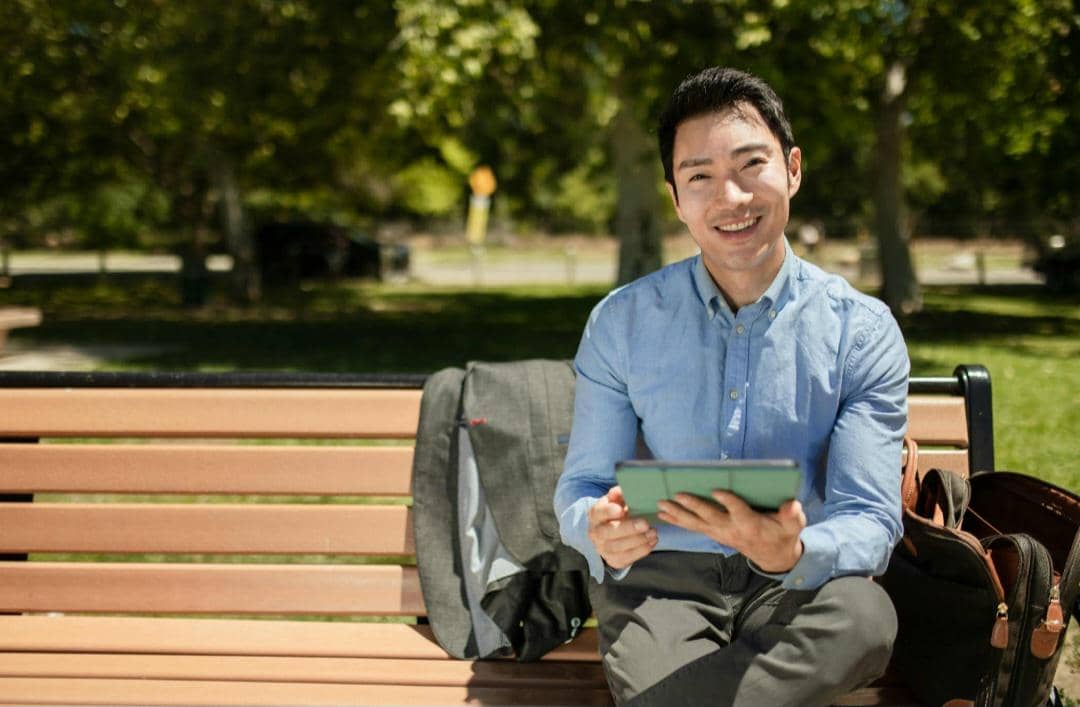 ilustrasi pria tersenyum