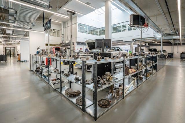 Ilustrasi toko mesin otomotif