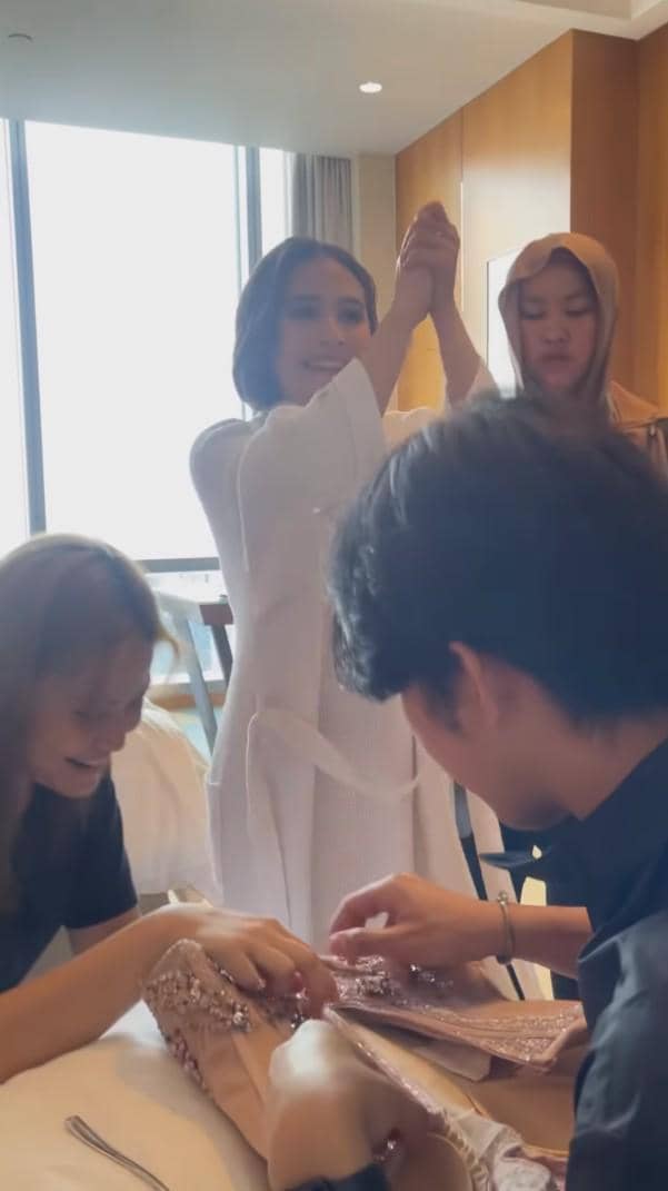 Prilly Latuconsina (instagram.com/prillylatuconsina96)