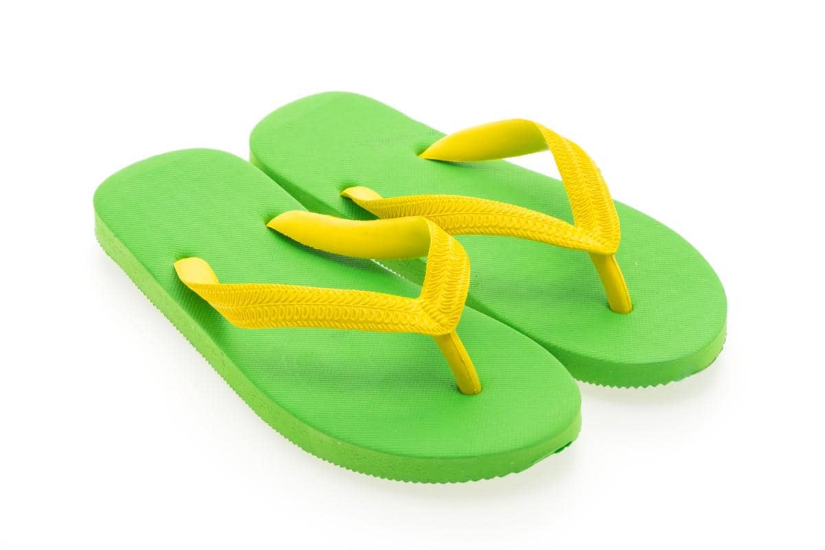 Ilustrasi sandal jepit.