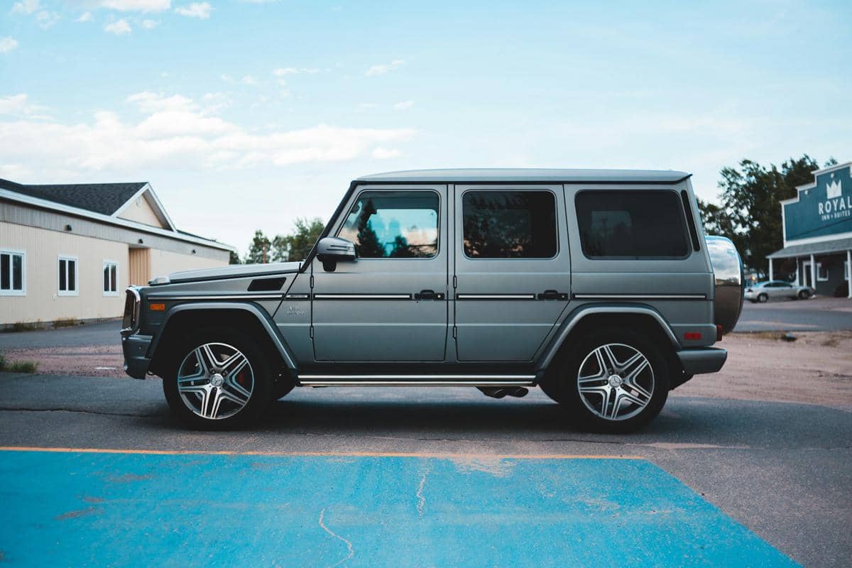 ilustrasi mobil off-road