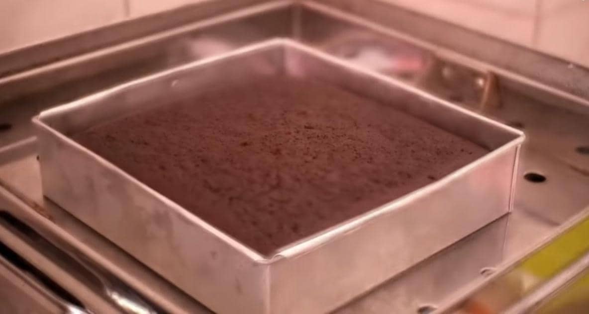 ilustrasi mengukus adonan