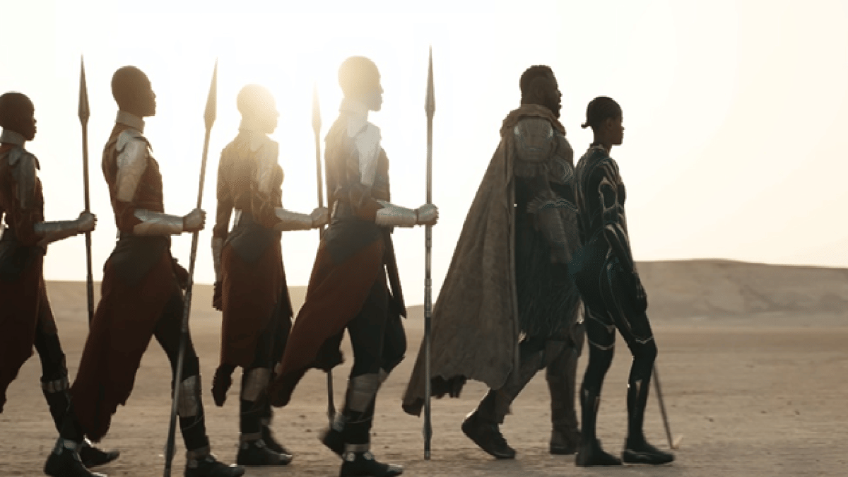 Raja Wakanda ditemani Black Panther dan Dora Milaje terlihat menyambut Fantastic Four