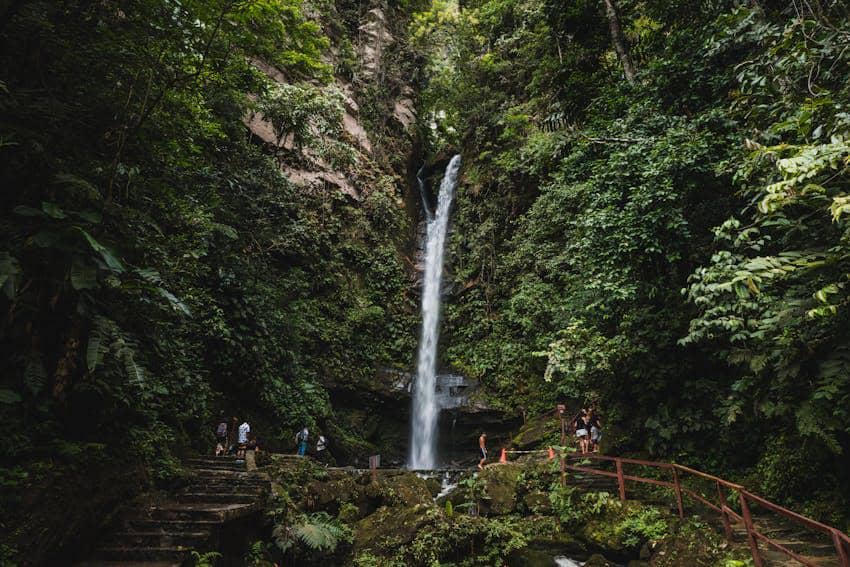 ilustrasi air terjun