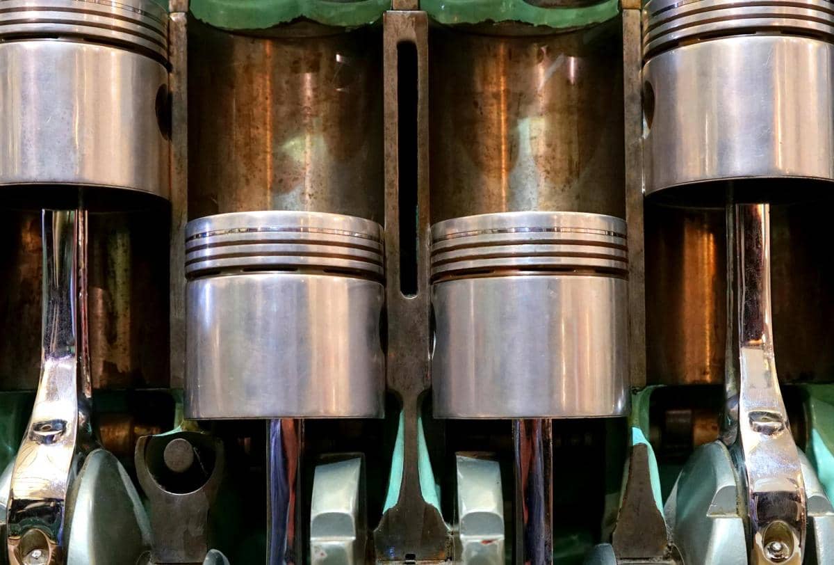 Ilustrasi piston mobil