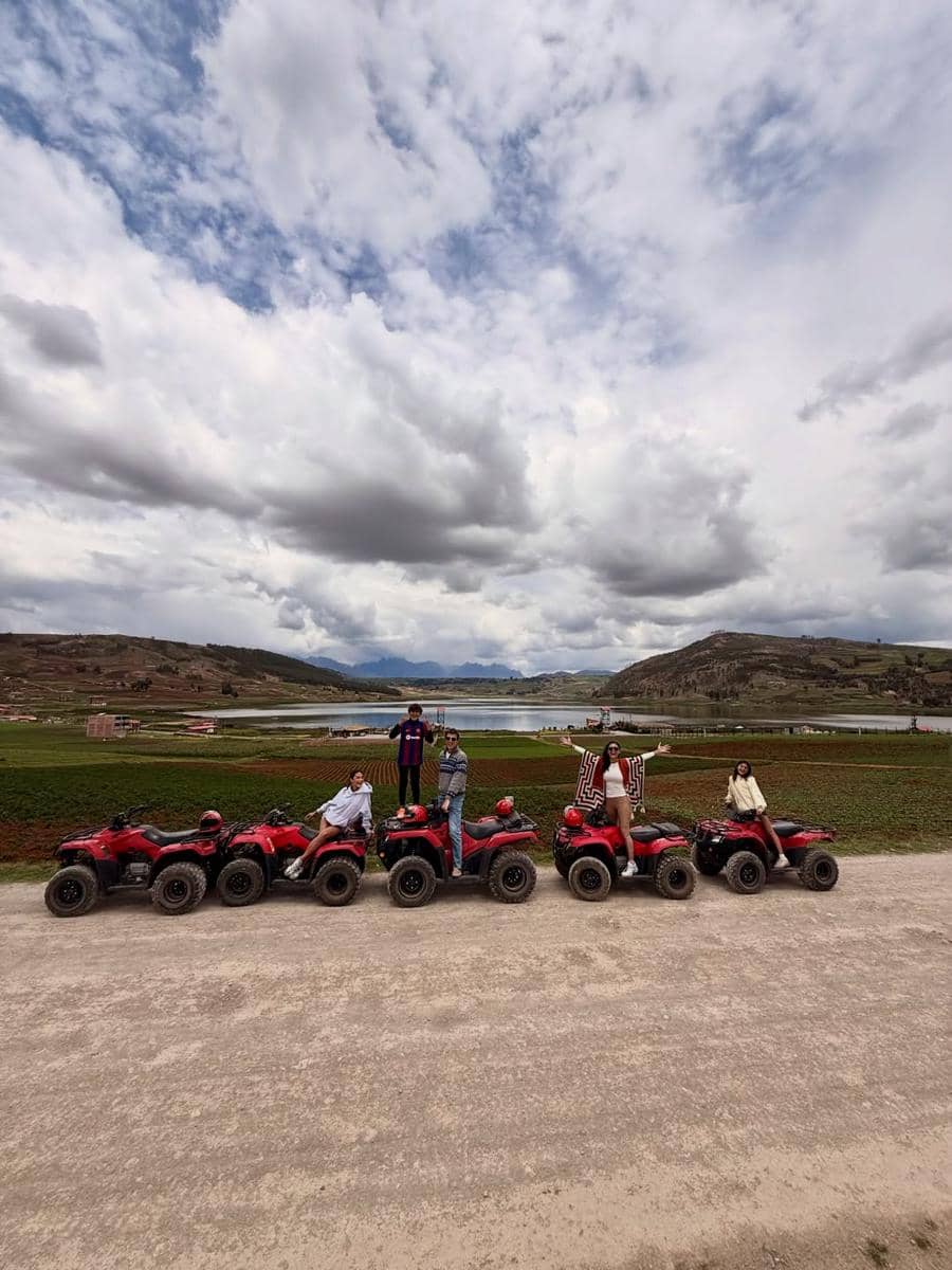 Indah Kalalo dan keluarga menjelajah alam Peru