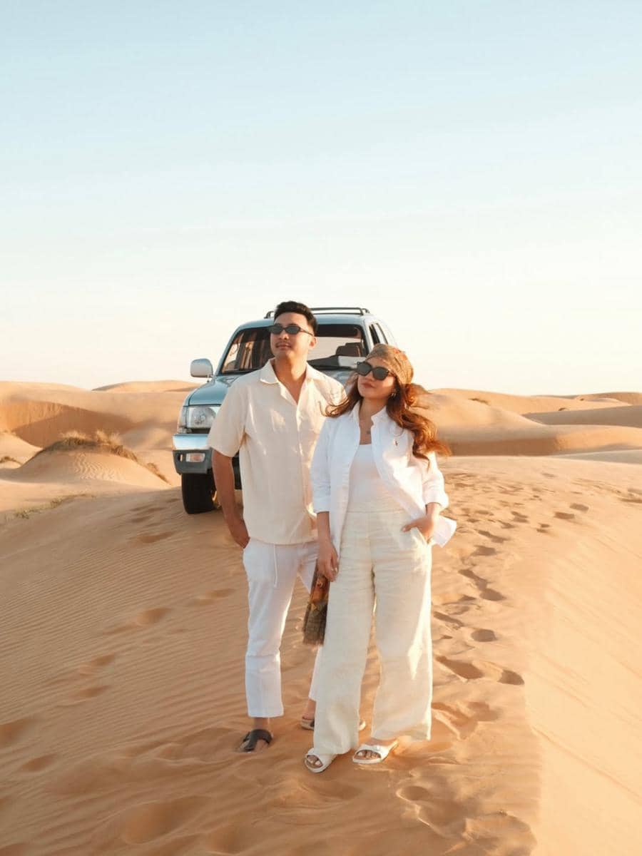 Marsha Aruan berwisata di Wahiba Sands