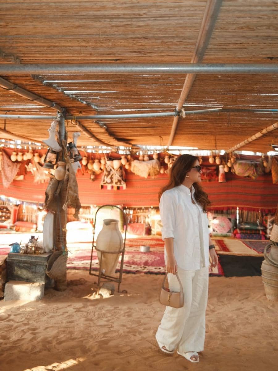 Marsha Aruan berwisata di Wahiba Sands