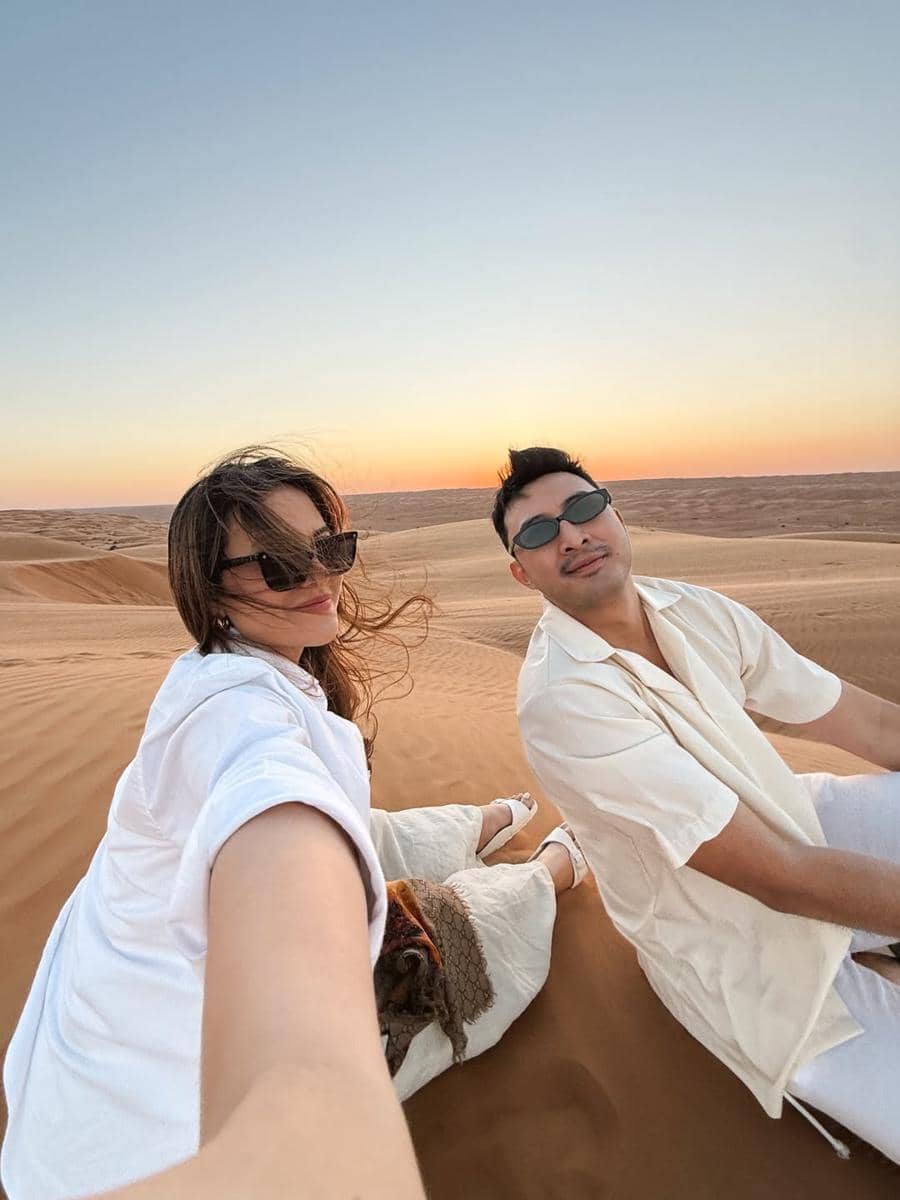 Marsha Aruan berwisata di Wahiba Sands