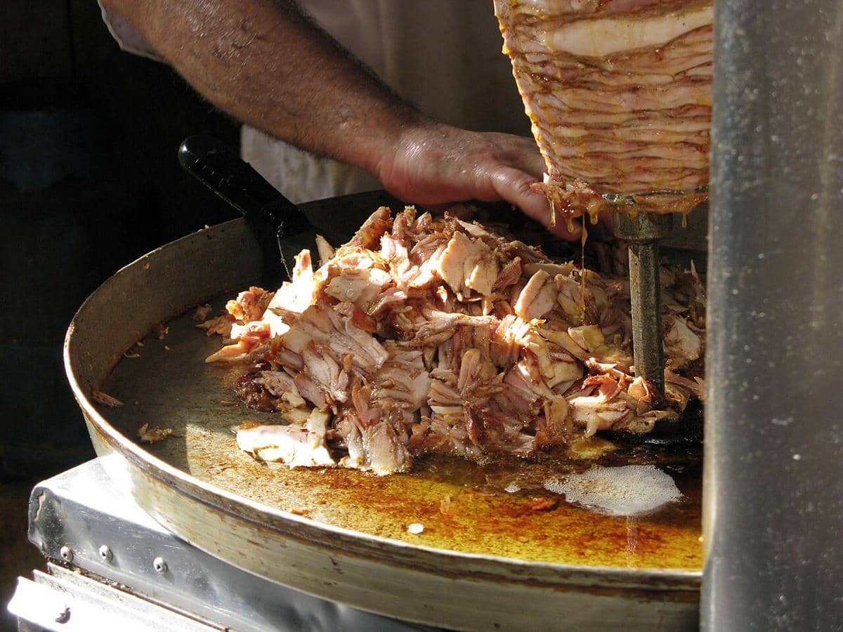 Proses pembuatan shawarma