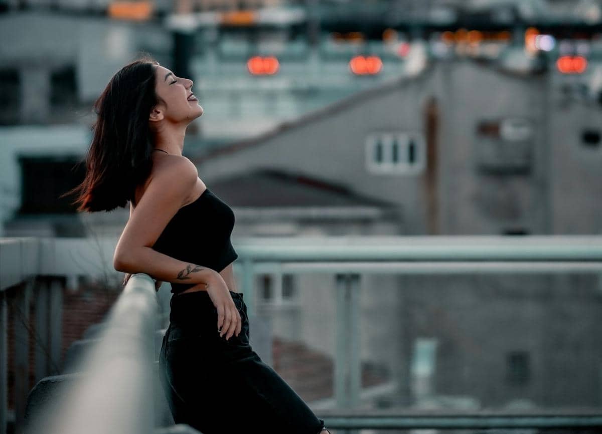 Ilustrasi merasa bahagia (unsplash.com/Photo by AYKUT AKTAŞ)