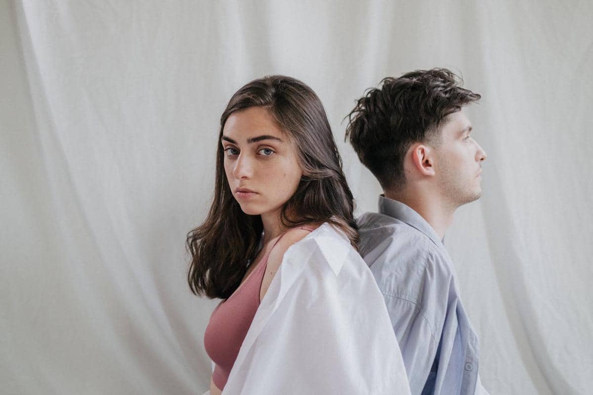 ilustrasi pasangan bertengka