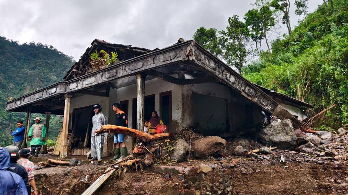 Bencana tanah longsor di Desa Tempur, Kecamatan Keling, Kabupaten Jepara, Jawa Tengah. (Dok. BNPB)