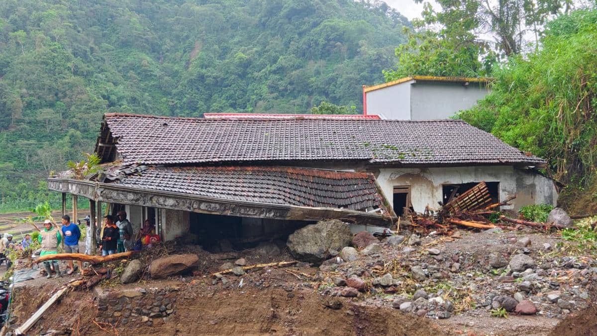 Bencana tanah longsor di Desa Tempur, Kecamatan Keling, Kabupaten Jepara, Jawa Tengah. (Dok. BNPB)