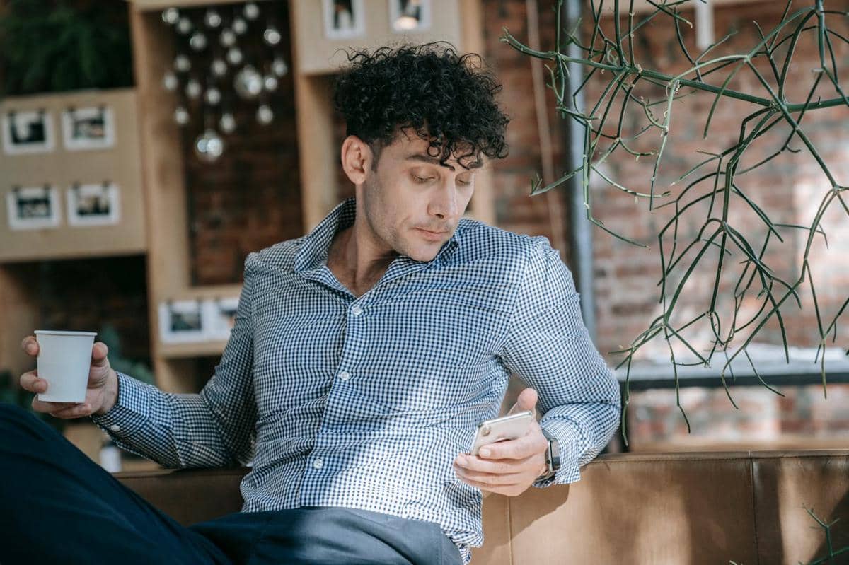 ilustrasi bekerja saat santai 