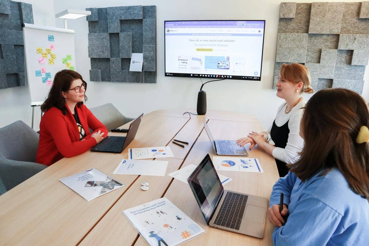 ilustrasi meeting kerja