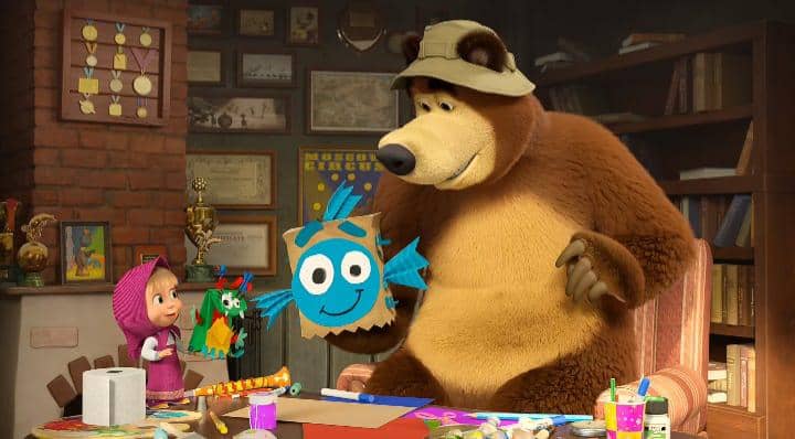 cuplikan Masha and The Bear "Arts and Crafts Day" 