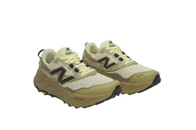 foto sneakers cokelat New Balance 