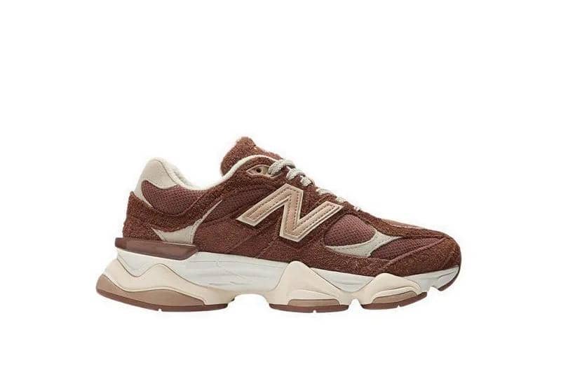 foto sneakers cokelat New Balance 