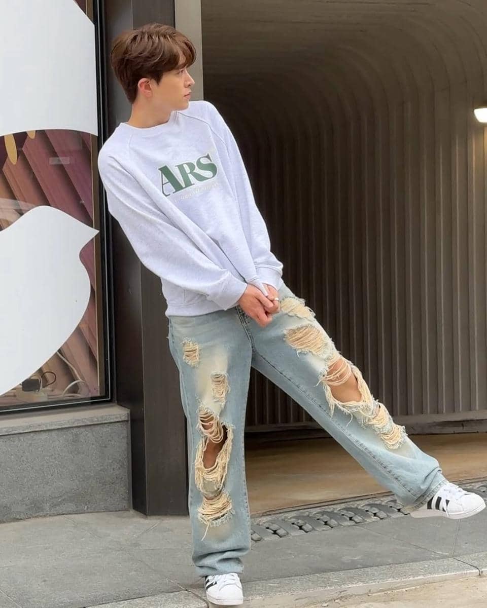 Style street style ala Youngjae GOT7