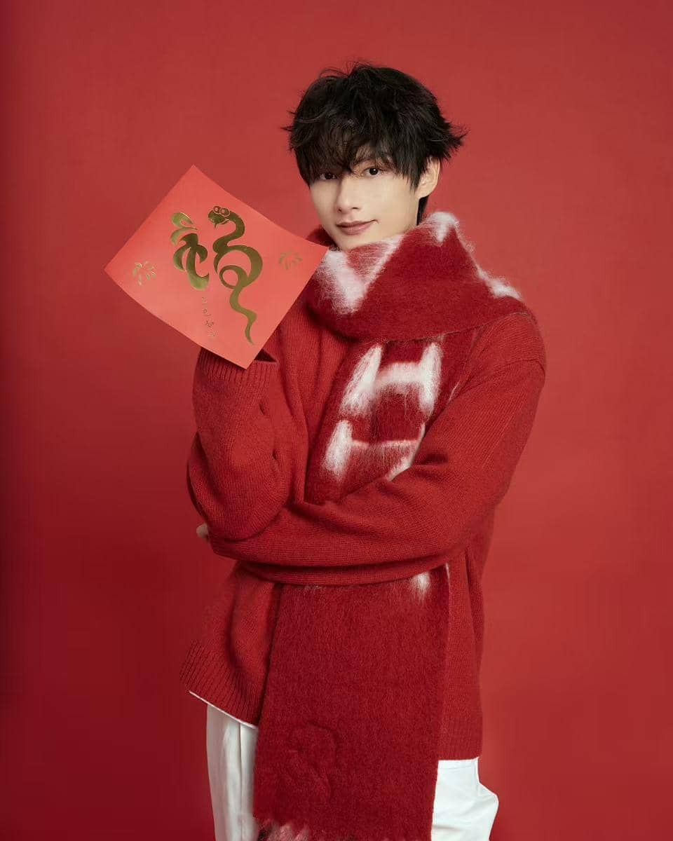 Outfit Imlek ala Jun SEVENTEEN