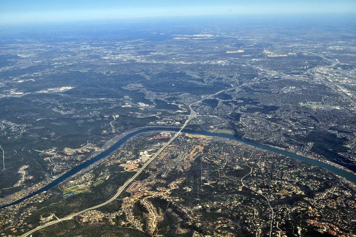 aliran Sungai Colorado di sebelah barat Austin, Texas