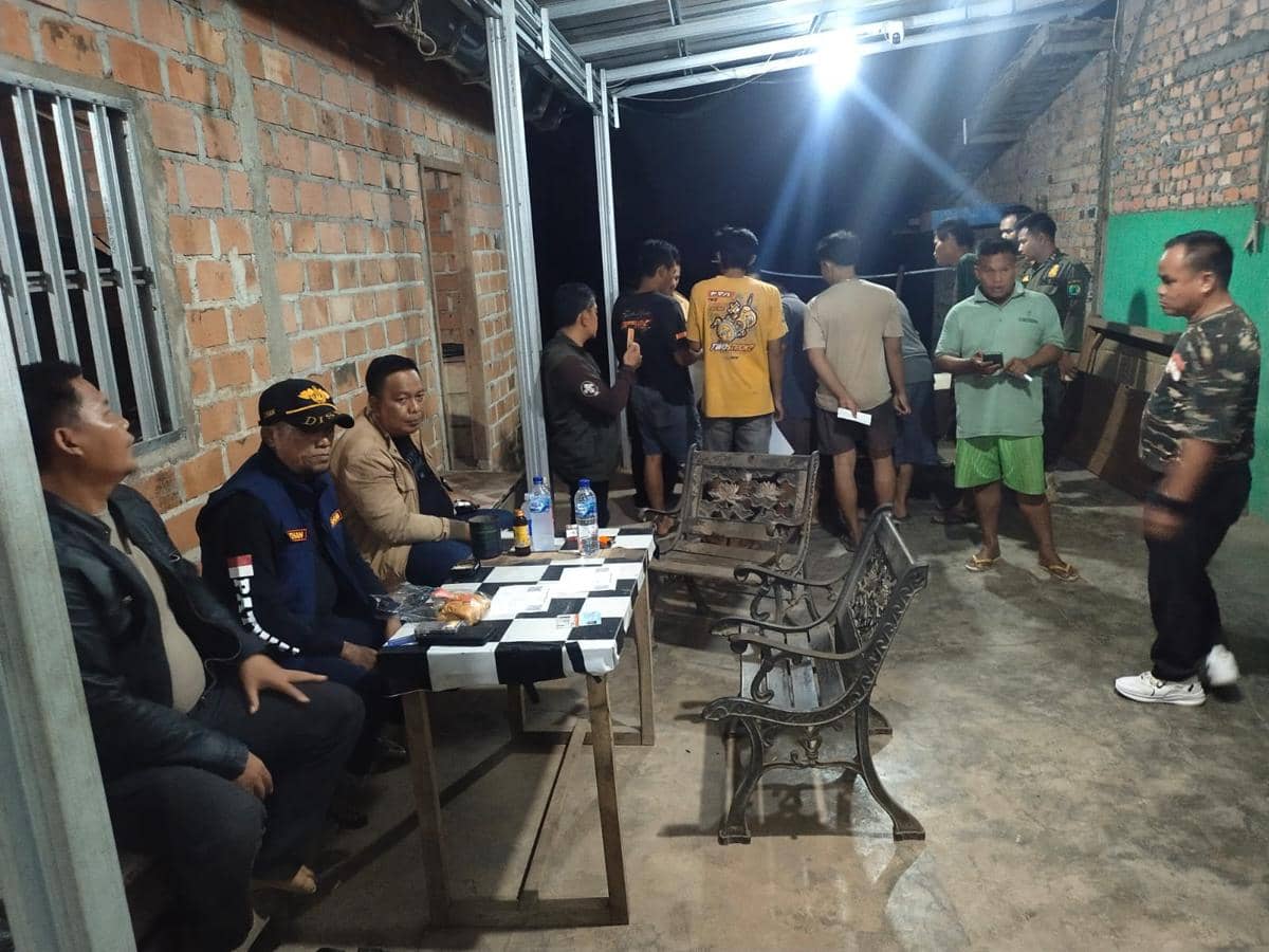 Puluhan sopir truk batubara saat diberi peringatan oleh Dishub Muba.