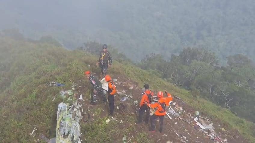 Pesawat ATR 42-500 Ditemukan di Bukit Bulusaraung, Kondisi Hancur