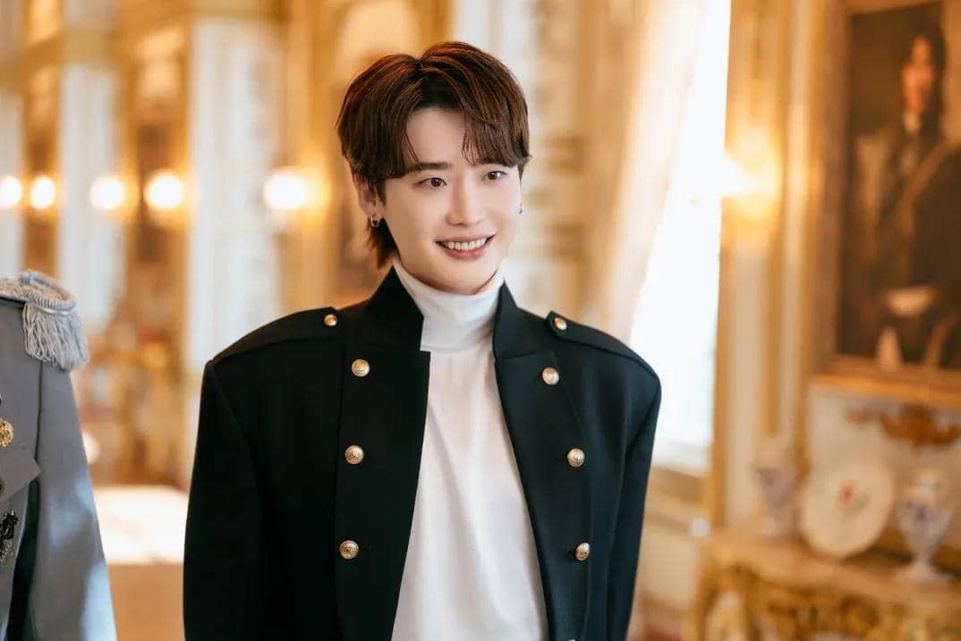 Potret Lee Jong Suk sebagai karakter dalam serial The Remarried Empress, dirilis melalui akun Instagram Ace Factory.