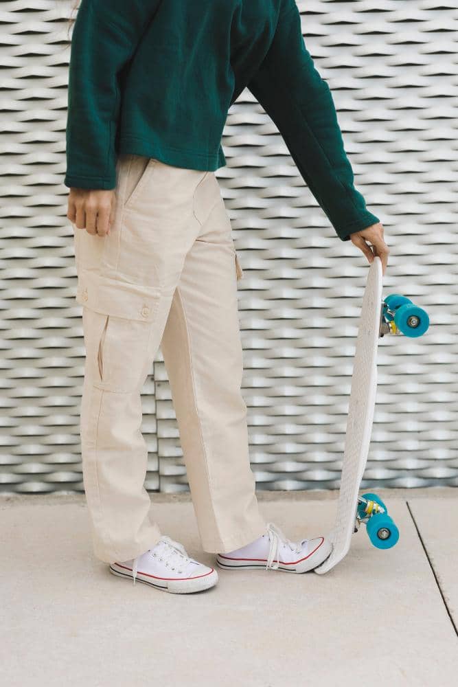 ilustrasi outfit celana cargo cowok 