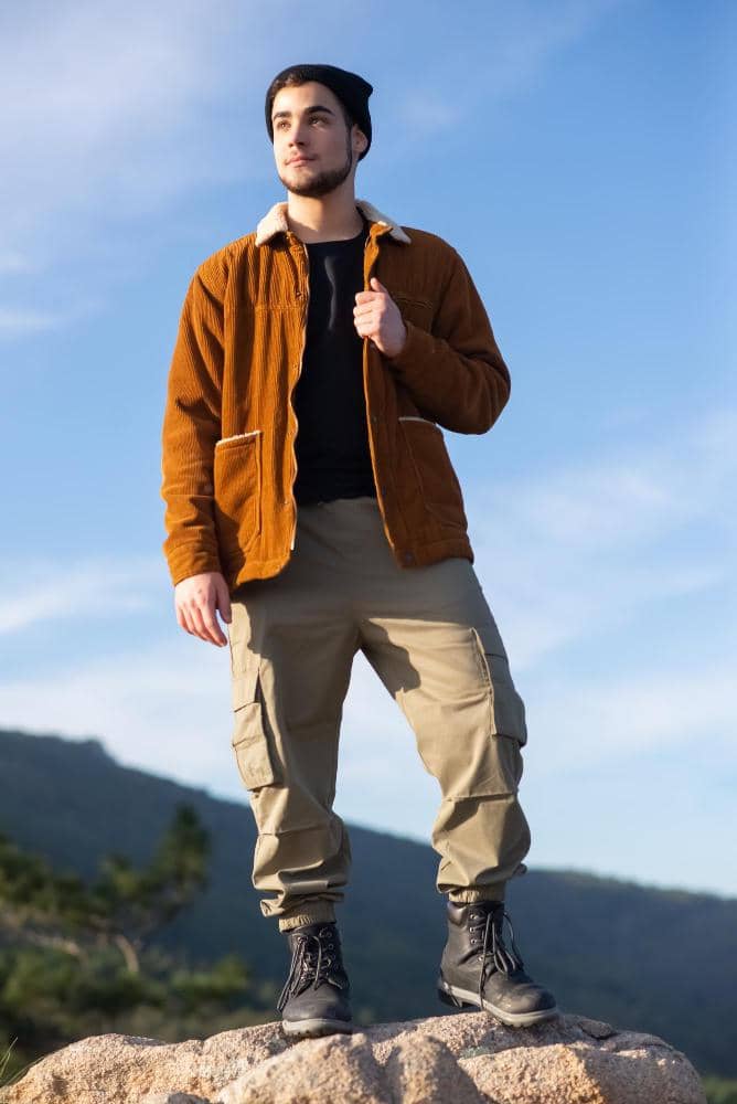 ilustrasi outfit celana cargo cowok 