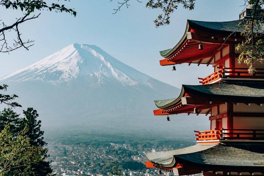 ilustrasi Gunung Fuji dari kejauhan