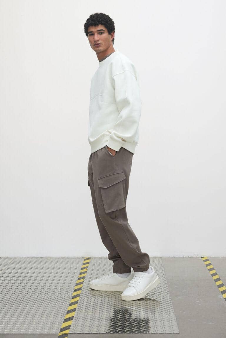 ilustrasi outfit celana cargo cowok