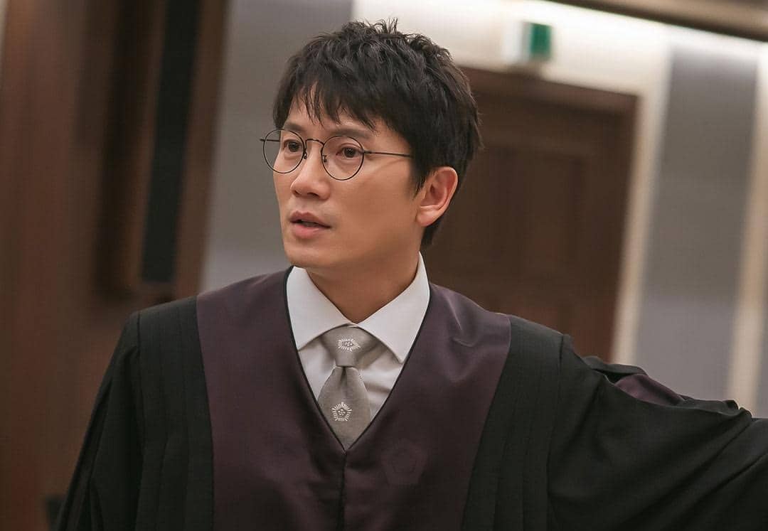 Ji Sung di drama The Judge Returns