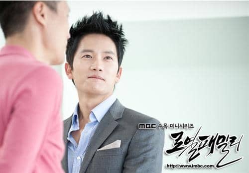 Ji Sung di drama Royal Family