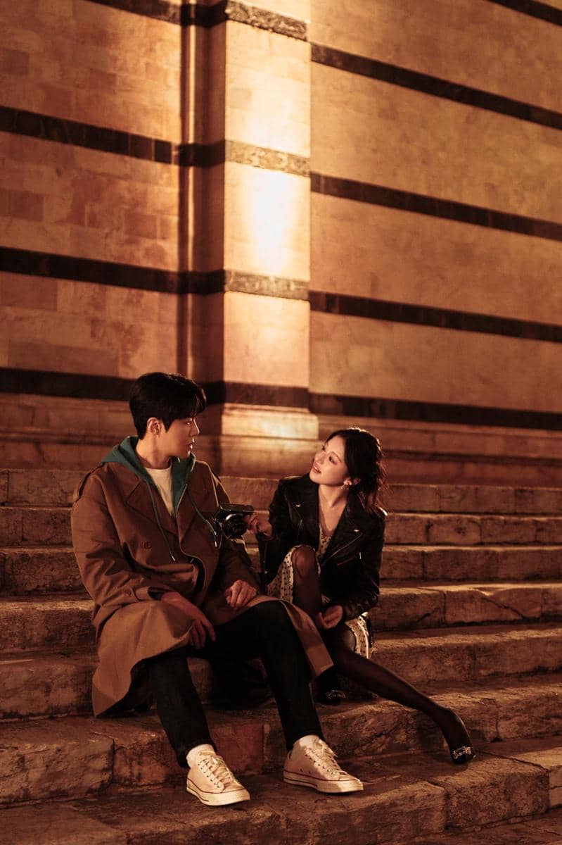 Kim Seon Ho dan Go Youn Jung di Can This Love Be Translated?