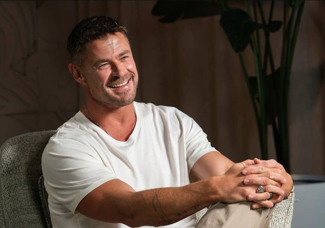 potret Chris Hemsworth dalam podcast On Purpose bersama Jay Shetty 