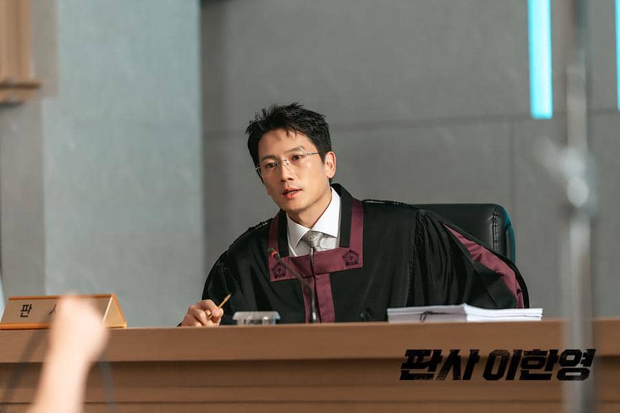 Ji Sung di drakor The Judge Returns