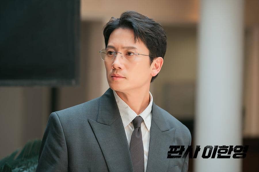 Ji Sung di drakor The Judge Returns