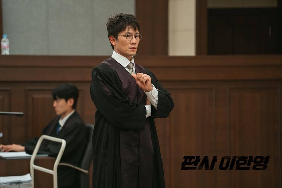 Ji Sung di drakor The Judge Returns